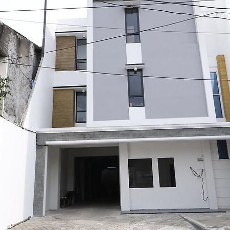 Reddoorz Plus Near Mall Pondok Indah Jakarta Exteriör bild
