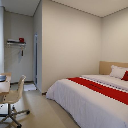 Reddoorz Plus Near Mall Pondok Indah Jakarta Exteriör bild