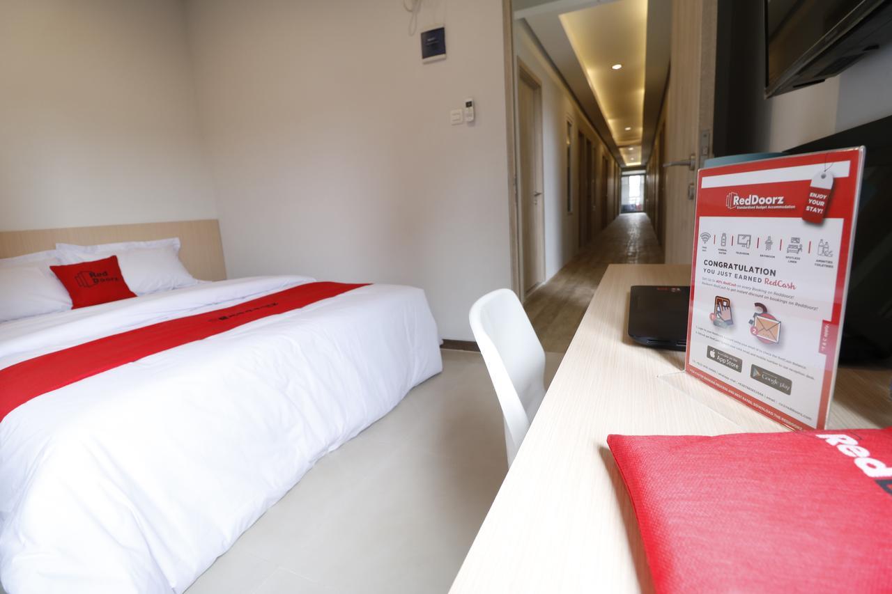Reddoorz Plus Near Mall Pondok Indah Jakarta Exteriör bild