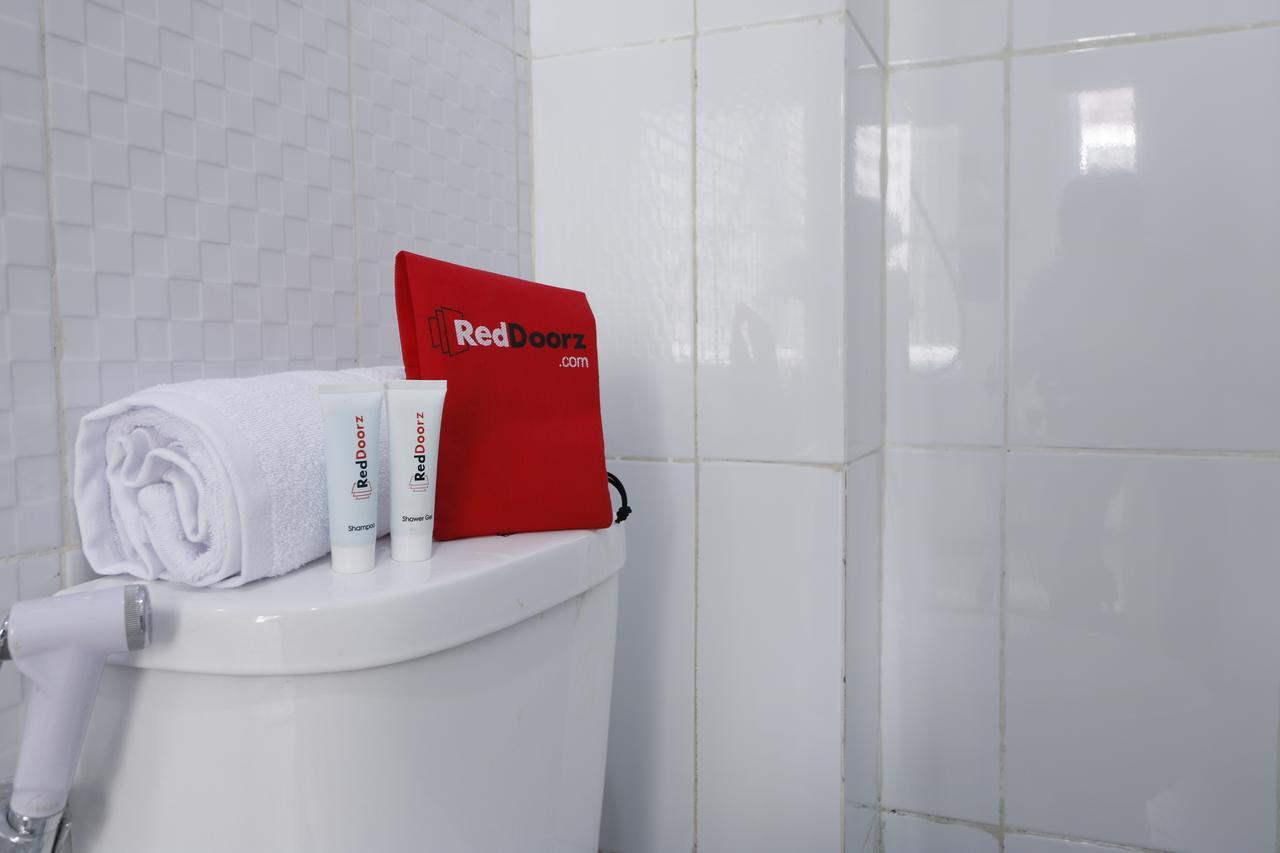 Reddoorz Plus Near Mall Pondok Indah Jakarta Exteriör bild
