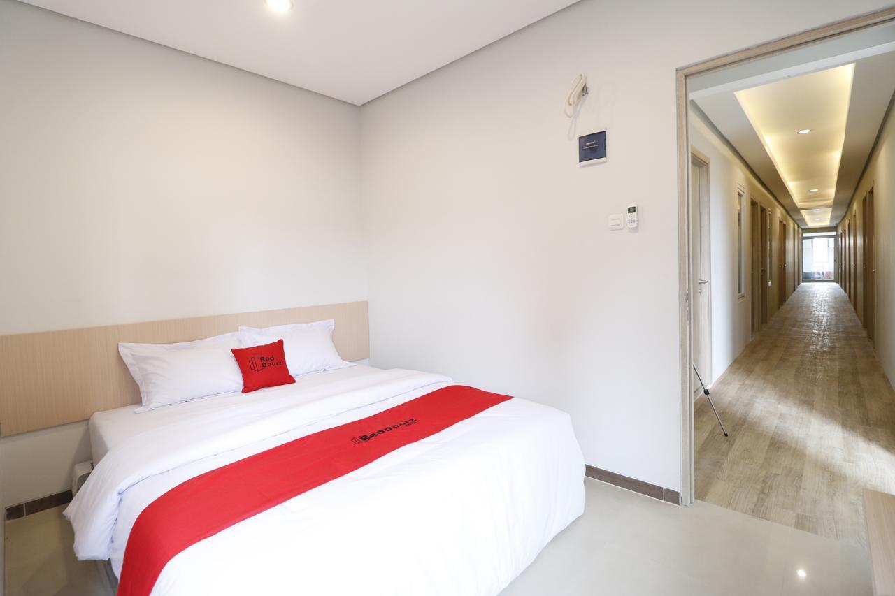 Reddoorz Plus Near Mall Pondok Indah Jakarta Exteriör bild