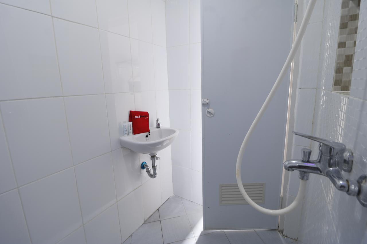 Reddoorz Plus Near Mall Pondok Indah Jakarta Exteriör bild