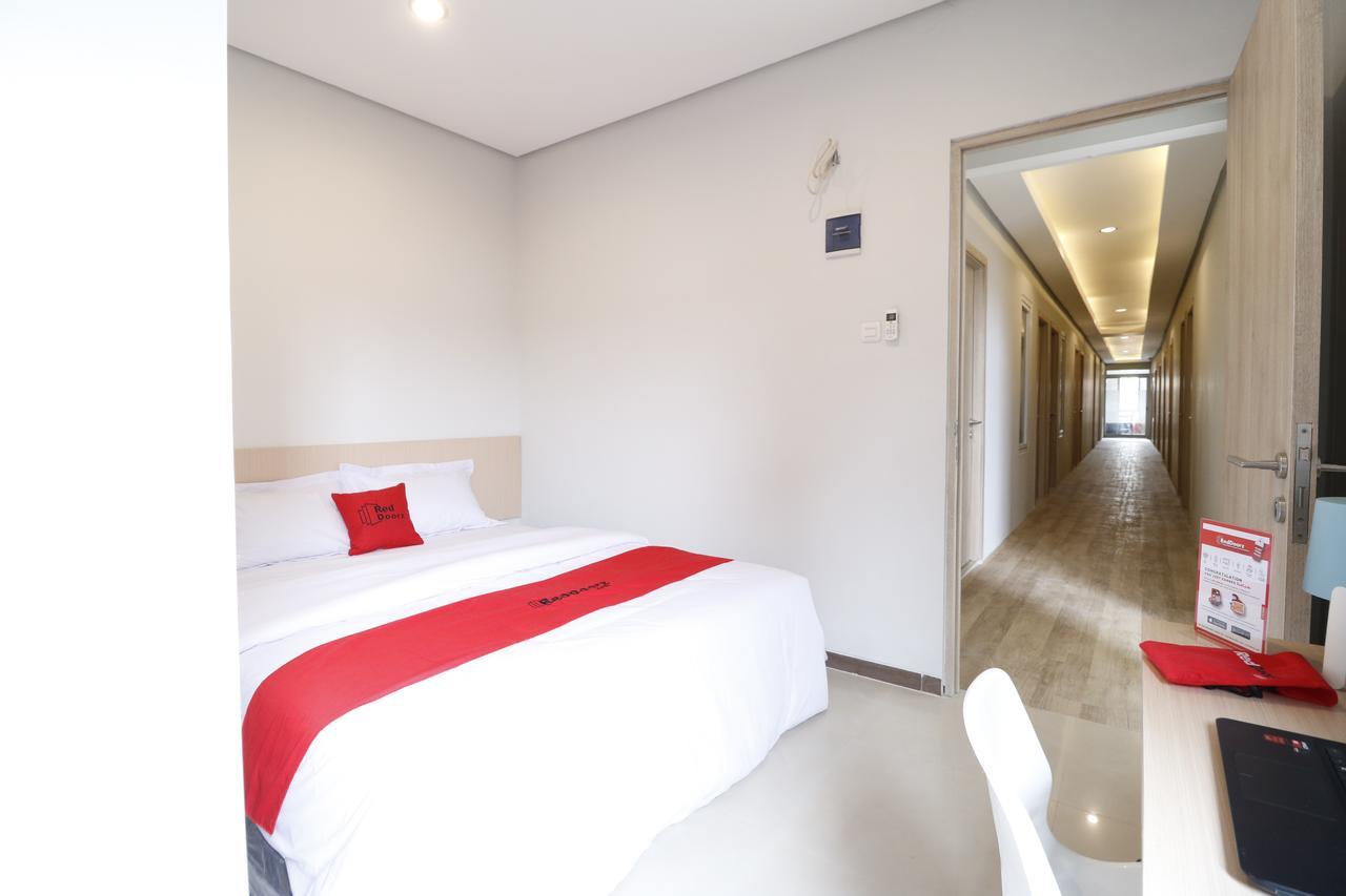 Reddoorz Plus Near Mall Pondok Indah Jakarta Exteriör bild