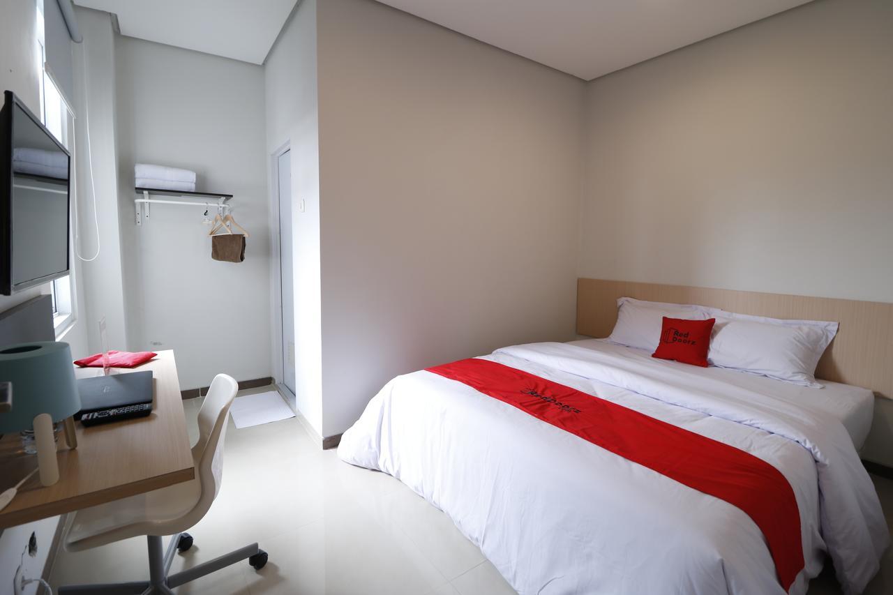Reddoorz Plus Near Mall Pondok Indah Jakarta Exteriör bild