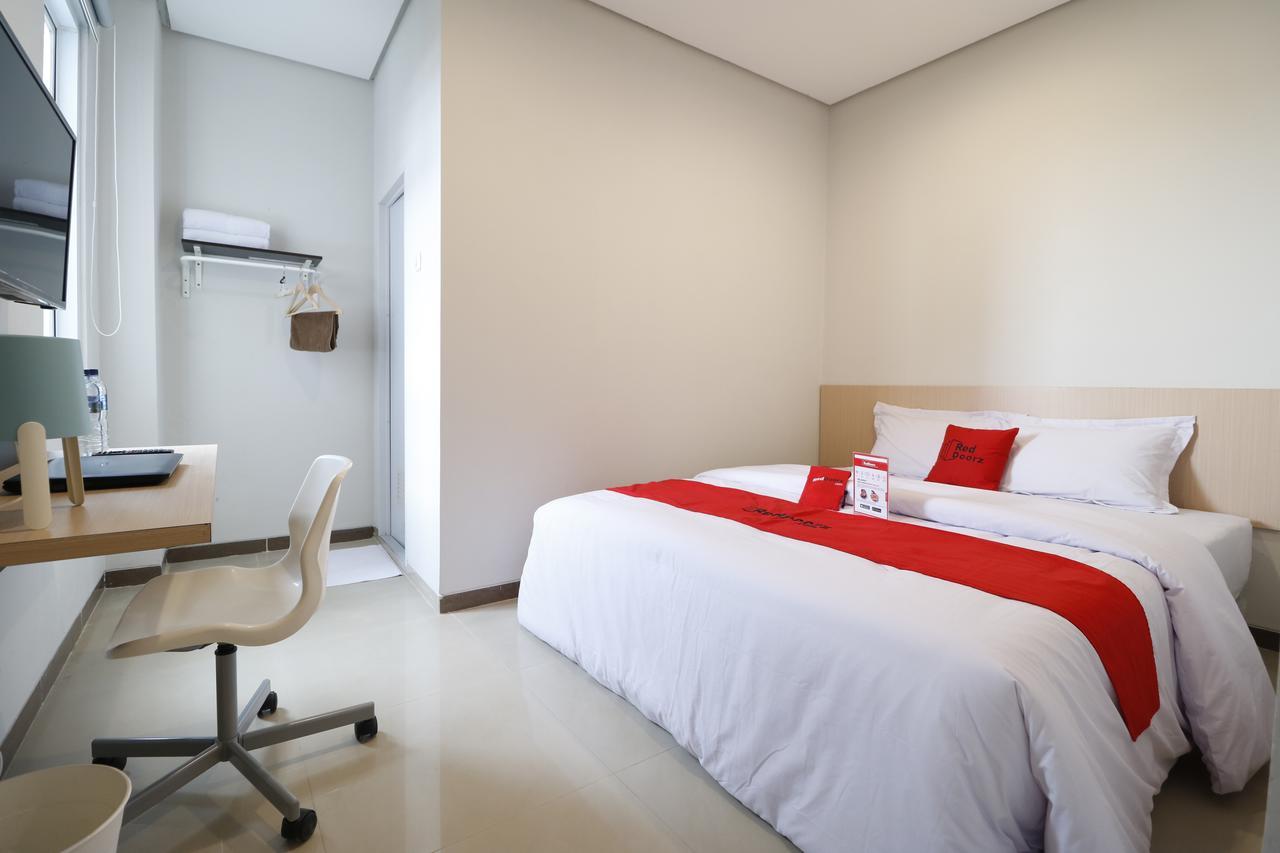 Reddoorz Plus Near Mall Pondok Indah Jakarta Exteriör bild