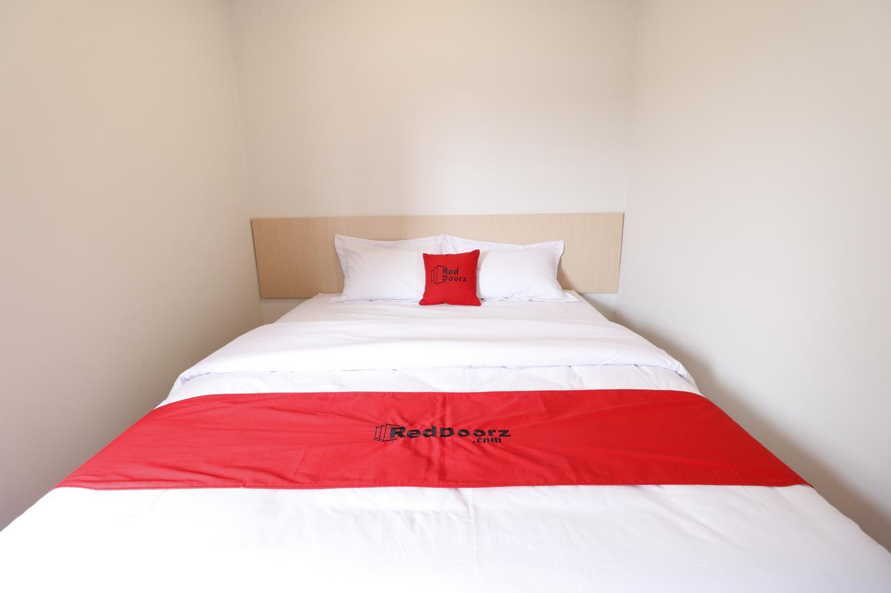 Reddoorz Plus Near Mall Pondok Indah Jakarta Exteriör bild