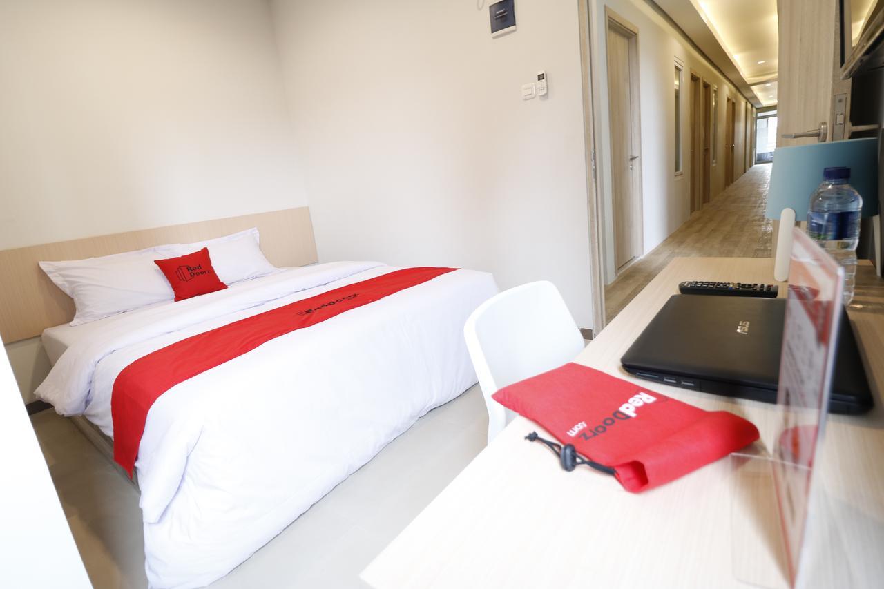 Reddoorz Plus Near Mall Pondok Indah Jakarta Exteriör bild